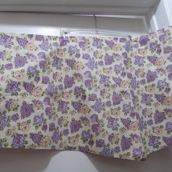 Floral Curtain Valance ~ Beige with purple flowers ~ 18-3/4 x 104" ~ Beautiful! - Picture 7 of 13